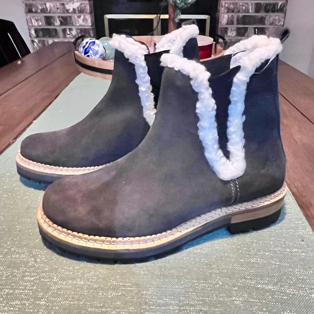 Bos. & Co. Aurora Ankle Chelsea Boots Gray Suede Lug Sole Size 37 US 6-6.5 - Picture 4 of 10